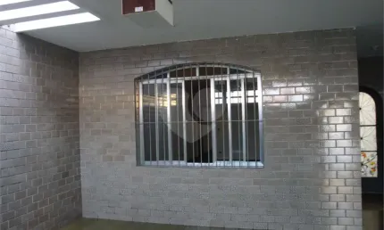 Sobrado , com 220 m², 3 dormitórios, sendo uma suíte com sacada, living amplo para 2 ambientes