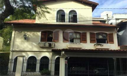 Casa tipo Sobrado com 05 Dormitórios 01 Suite 04 Vagas na Chácara Flora -Venda