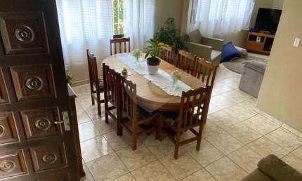 CASA ASSOBRADADA COM 4 DORMITORIOS SENDO 1 SUITE 4 VAGAS