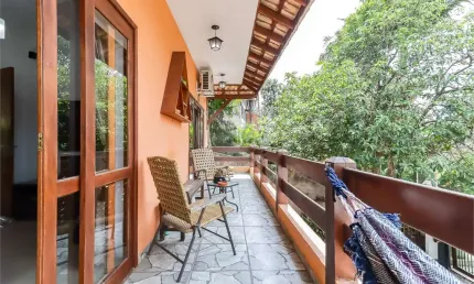Casa para venda com 450m² em Interlagos, 4 quartos, 2 suíte !!