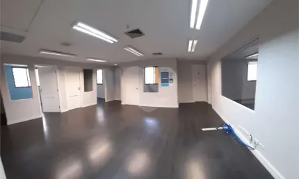 CONJUNTO COMERCIAL 300 M² COM 07 SALAS - 12 BANHEIROS - 07 VAGAS NA SAÚDE - LOCAÇÃO