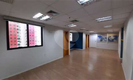CONJUNTO COMERCIAL 300 M² COM 07 SALAS - 12 BANHEIROS - 07 VAGAS NA SAÚDE - LOCAÇÃO