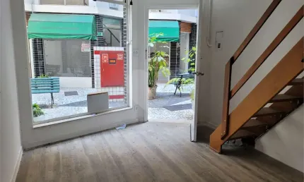 LOJA COMERCIAL EM GALERIA COM 35M², DIVIDO EM 2 PISOS NA REGIÃO DOS JARDINS/SP