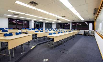 ALUGA-SE SALA COMERCIAL EM ANDAR COMPLETO COM 227 M² NA LIBERDADE - SÃO PAULO/ SP