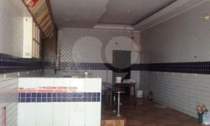 Imóvel Comercial Locado e com renda no Bairro da Cidade Ademar para Venda / Investidor