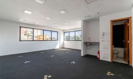 Sala Comercial e 2 banheiros para Alugar, 45 m²- São Judas, São Paulo - SP
