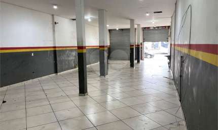 Salão comercial  excelente localização aproximadamente 140 m2 com 2 banheiros, 4 vagas