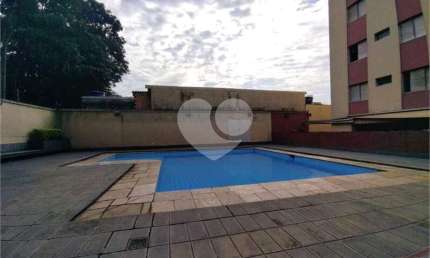 Apartamento com 2 dormitórios, sendo 1 suíte, sala para 2 ambientes, varanda, banheiro social