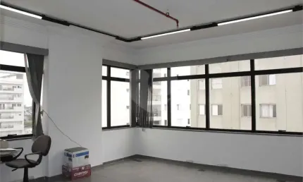Sala / Conjunto Comercial 52 m² 01 Banheiro 01 Vaga - Metrô Saúde - Locação.