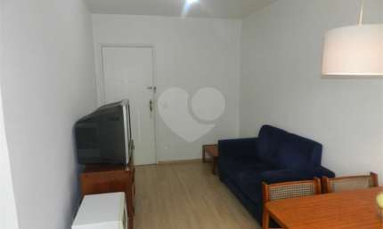 Apartamento mobiliado na Bela Vista de 36m² com 1 vaga de garagem.