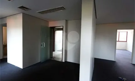 Sala Comercial para Locação 65,5m²  Real Parque São Paulo, SP