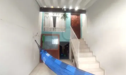 Casa reformada recentemente com acabamentos de qualidade e de bom gosto, pronta para você morar!