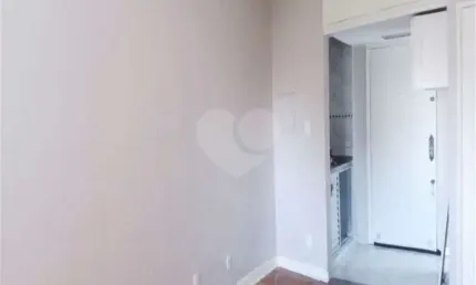 Apartamento tipo kitnet para locação com 27m²  sala cozinha banheiro no centro de são paulo