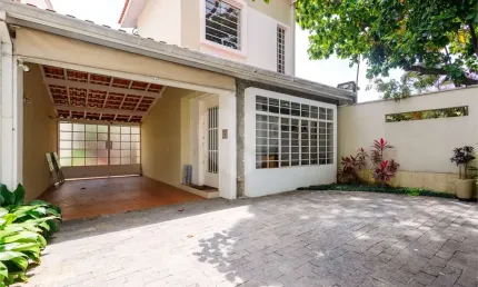 Lindíssimo sobrado com 180m²au, 240m² de terreno, 3 quartos, 1 suíte, 3 vagas ensolarado