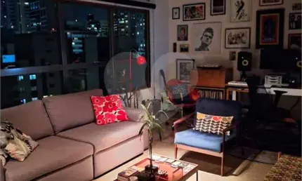 Apartamento reformado e bem localizado na Consolação.