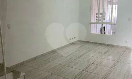 SOBRADO  COM 3 DORMITORIOS,, 1 VAGA  TODO REFORMADO LOCALIZADO NOSSA SENHORA DO SABARA