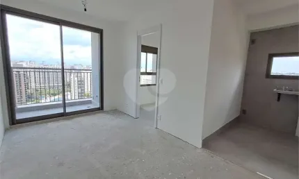 Imóvel 42m² com 2 quartos, sala com varanda envidraçada e lazer completo campo belo
