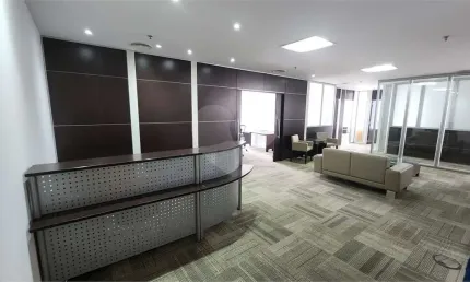 SALA COMERCIAL NO BROOKLIN MOBILIADA DE 224M² COM DIREITO A 6 VAGAS