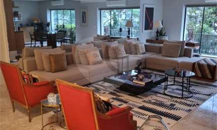 Apartamento de 262M2 com 3 suítes e 3 vagas na melhor localização do Jardins
