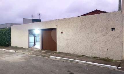 Casa com 3 quartos à venda na Rua Henry Leonardos, 60, Cidade Ademar, São Paulo