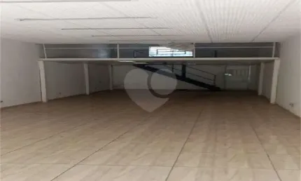 Salão comercial disponível para locação no bairro Lapa