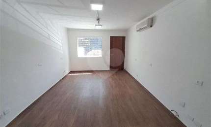 Sobrado com 2 quartos disponível para locação na Vila Romana