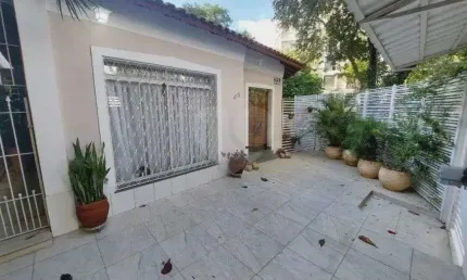 Casa com 3 quartos para alugar na Rua Crasso, 413, Água Branca, São Paulo