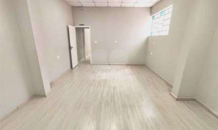 Casa comercial disponível para locação na Vila Romana.