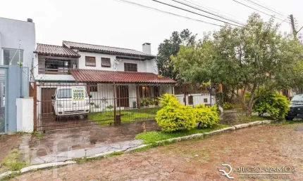 Casa com 4 quartos à venda na Rua Waldomiro Schapke, 311, Partenon, Porto Alegre, 260 m2 por R$ 890.000