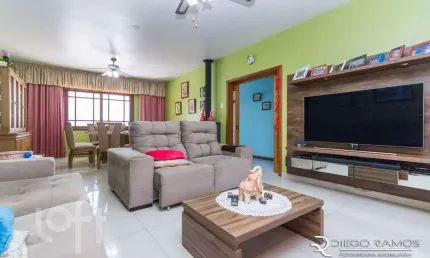 Casa com 4 quartos à venda na travessa afonso mabilde, 111, santa maria goretti, porto alegre, 247 m2 por r$ 1.090.000