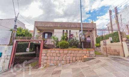 Casa com 3 quartos à venda na Beco Circular, 508, Vila Jardim, Porto Alegre, 154 m2 por R$ 855.000