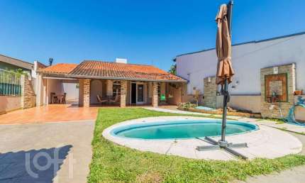 Casa com 4 quartos à venda na Rua Oiampi, 364, Guarujá, Porto Alegre, 374 m2 por R$ 807.000