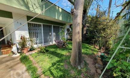 Casa com 5 quartos à venda na Rua Araponga, 125, Chácara das Pedras, Porto Alegre, 247 m2 por R$ 1.650.000