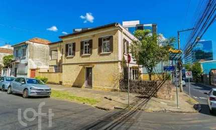 Casa com 8 quartos à venda na rua tiradentes, 142, independência, porto alegre, 305 m2 por r$ 1.500.000
