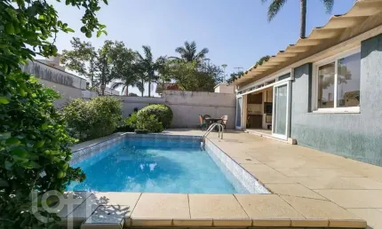 Casa com 4 quartos à venda na Rua Alfredo Schuett, 833, Três Figueiras, Porto Alegre, 348 m2 por R$ 1.800.000