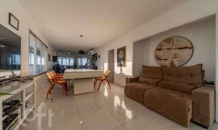 Apartamento com 5 quartos à venda na Avenida Senador Salgado Filho, 359, Centro Histórico, Porto Alegre, 286 m2 por R$ 266.000