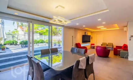 Casa com 3 quartos à venda na Rua Mozart, 98, Três Figueiras, Porto Alegre, 310 m2 por R$ 2.290.000