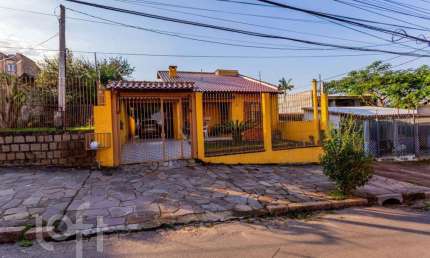 Casa com 3 quartos à venda na Avenida Delmar Rocha Barbosa, 699, Rubem Berta, Porto Alegre, 103 m2 por R$ 650.000