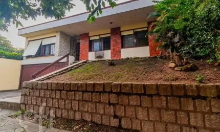 Casa com 3 quartos à venda na Travessa Porto Príncipe, 134, Jardim Lindóia, Porto Alegre, 191 m2 por R$ 850.000