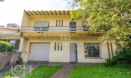Casa com 3 quartos à venda na Avenida Teixeira Mendes, 315, Chácara das Pedras, Porto Alegre, 212 m2 por R$ 850.000
