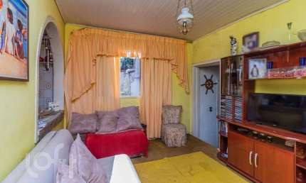 Casa com 3 quartos à venda na Rua Coronel Tisiano F. de Leoni, 240, Coronel Aparício Borges, Porto Alegre, 308 m2 por R$ 305.000