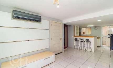 Casa em condomínio fechado com 3 quartos à venda na Rua Tenente Ary Tarrago, 1720, Jardim Itu Sabará, Porto Alegre, 84 m2 por R$ 375.000