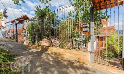 Casa com 6 quartos à venda na Rua Professor Abílio Azambuja, 95, Jardim do Salso, Porto Alegre, 256 m2 por R$ 855.000