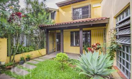 Casa com 3 quartos à venda na Rua Carlos Huber, 215, Três Figueiras, Porto Alegre, 249 m2 por R$ 950.000