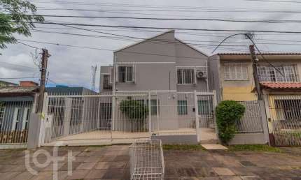 Casa com 3 quartos à venda na Rua Márcio Dias, 480, Nonoai, Porto Alegre, 230 m2 por R$ 1.300.000