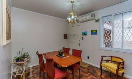 Apartamento com 3 quartos à venda na Rua Carlos Ferreira, 305, Teresópolis, Porto Alegre, 66 m2 por R$ 250.000