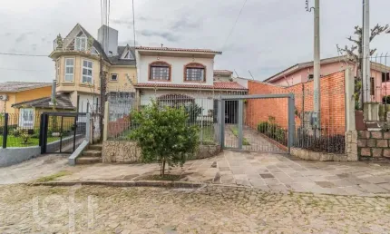 Casa com 4 quartos à venda na Rua Esteio, 220, Cavalhada, Porto Alegre, 244 m2 por R$ 790.000