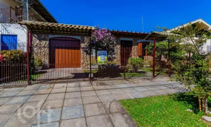 Casa com 3 quartos à venda na Avenida Irene Ruperti, 179, Rubem Berta, Porto Alegre, 155 m2 por R$ 549.000