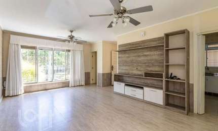 Casa com 3 quartos à venda na Rua Gomes de Freitas, 472, Jardim Itu Sabará, Porto Alegre, 186 m2 por R$ 700.000