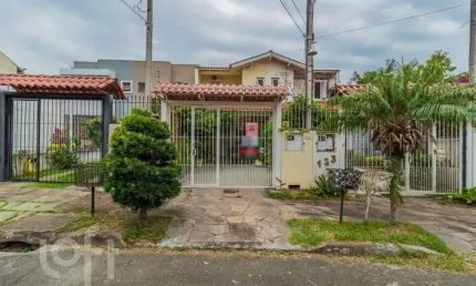 Casa com 3 quartos à venda na Rua Helio Felix Frey, 137, Hípica, Porto Alegre, 126 m2 por R$ 515.000